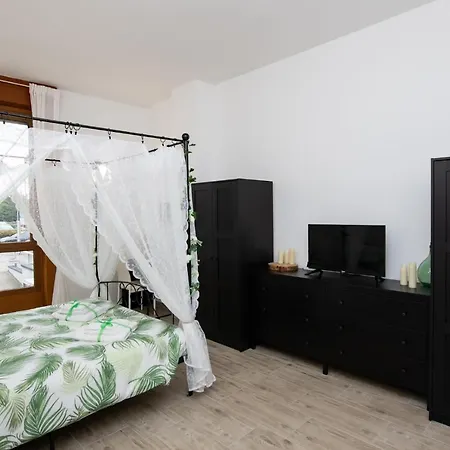Apartament ! Esotico ! Letto Baldacchino - Metro 5 Min - 50mq